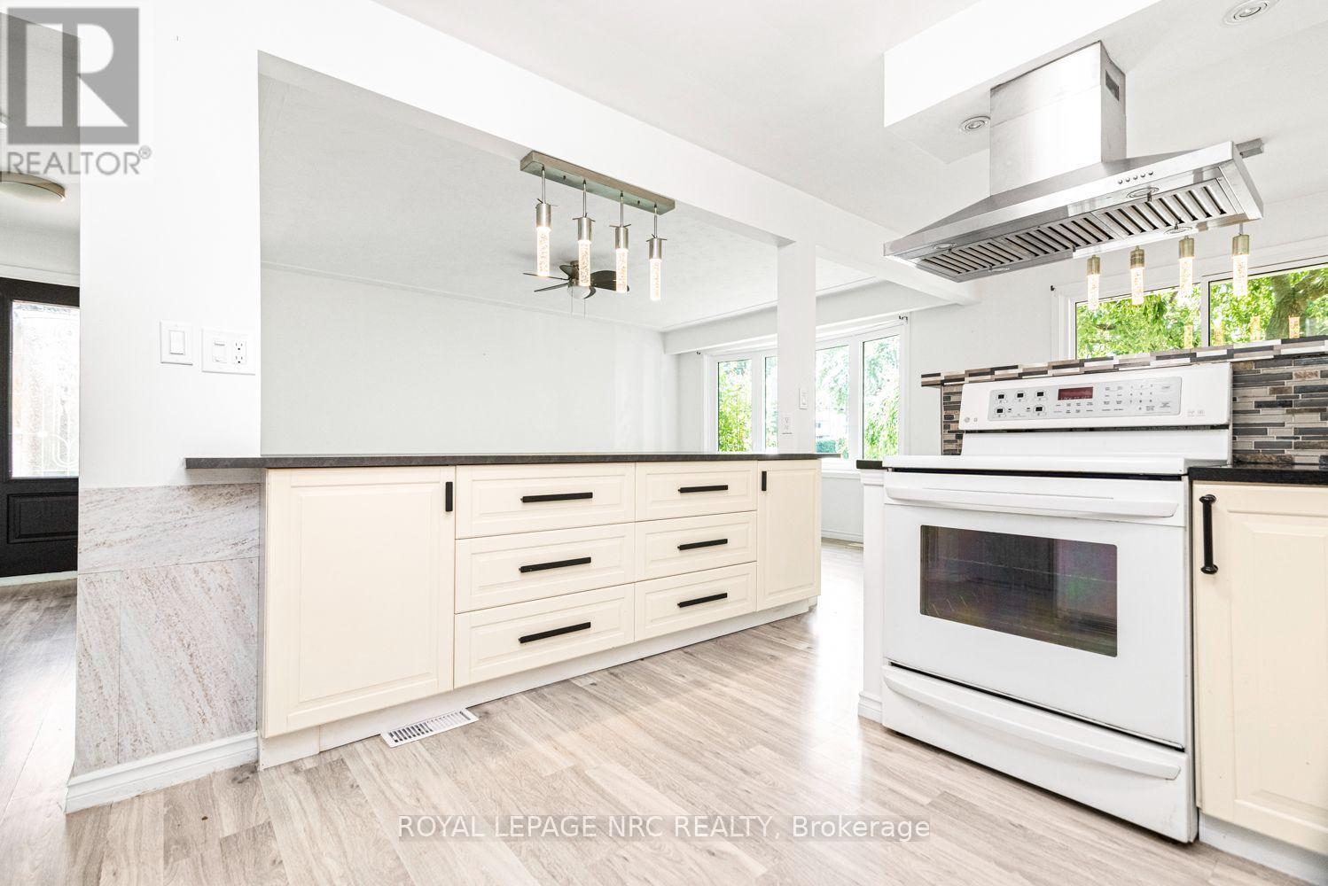 












100 MOUNTAIN AVENUE N

,
Hamilton (Stoney Creek),




Ontario
L8G3P7

