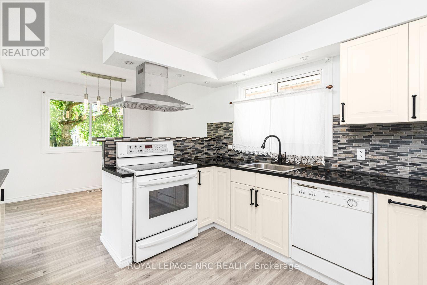 












100 MOUNTAIN AVENUE N

,
Hamilton (Stoney Creek),




Ontario
L8G3P7

