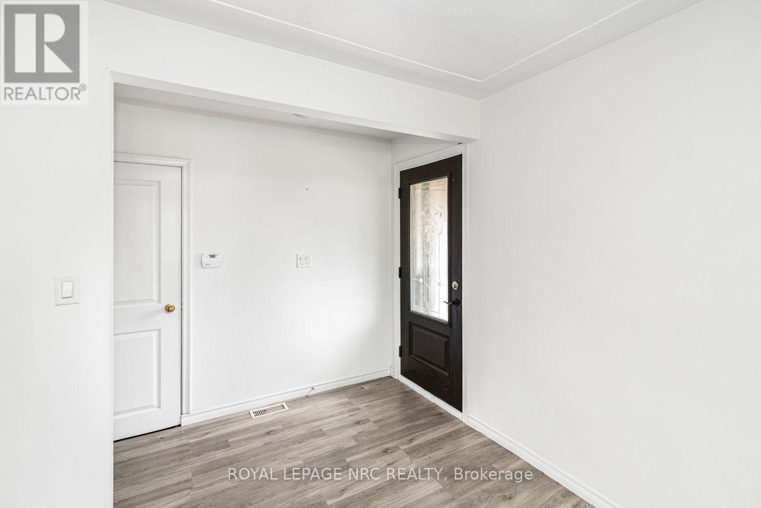 












100 MOUNTAIN AVENUE N

,
Hamilton (Stoney Creek),




Ontario
L8G3P7

