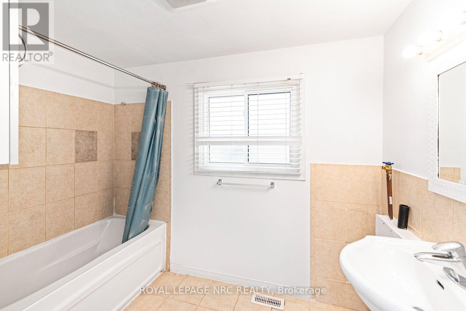 












100 MOUNTAIN AVENUE N

,
Hamilton (Stoney Creek),




Ontario
L8G3P7

