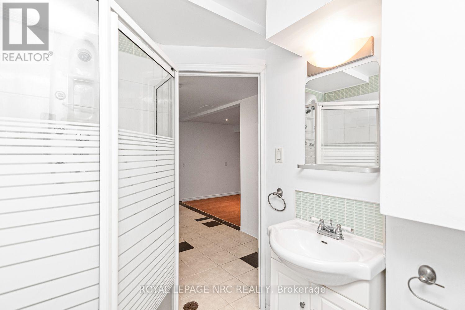 












100 MOUNTAIN AVENUE N

,
Hamilton (Stoney Creek),




Ontario
L8G3P7

