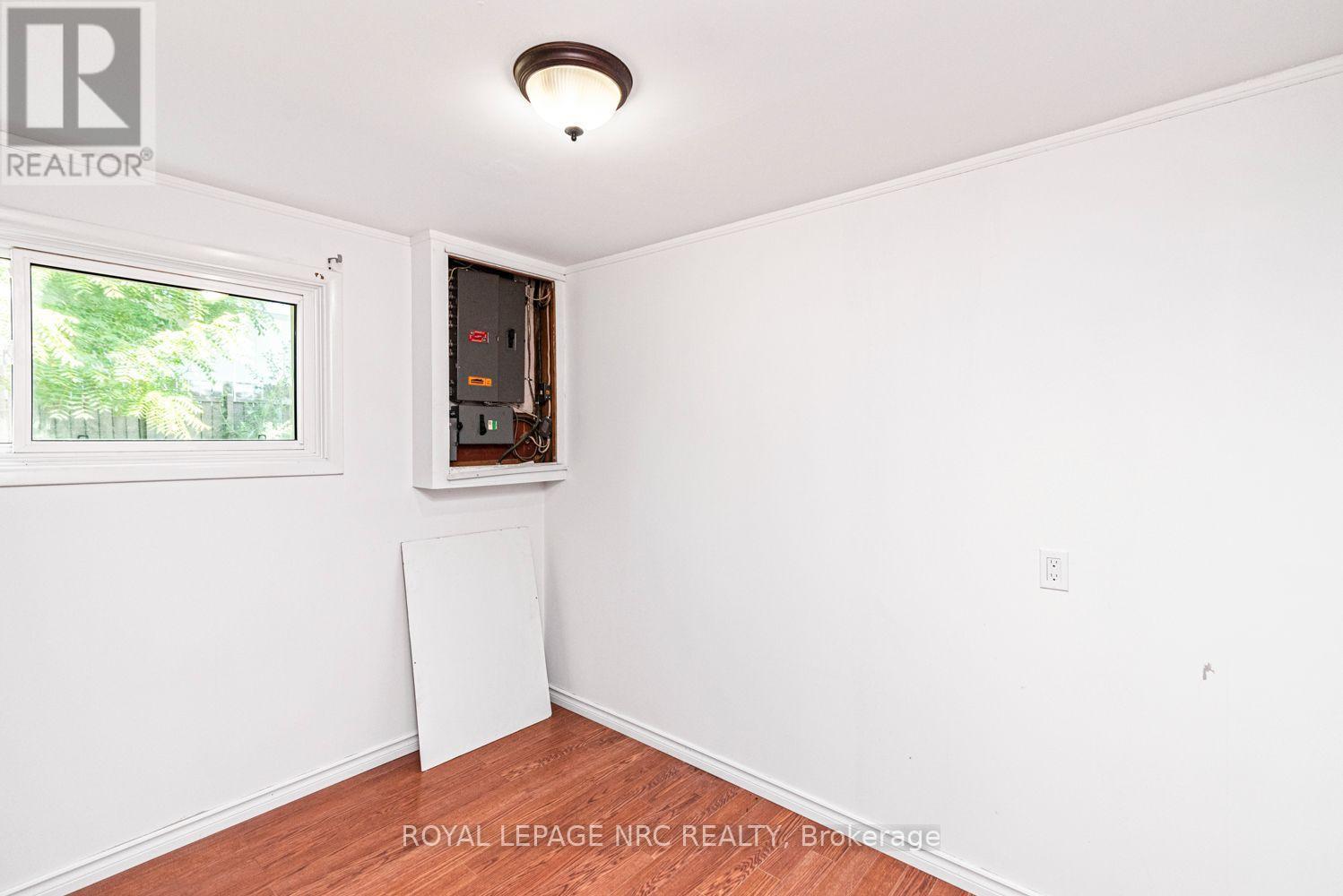 












100 MOUNTAIN AVENUE N

,
Hamilton (Stoney Creek),




Ontario
L8G3P7

