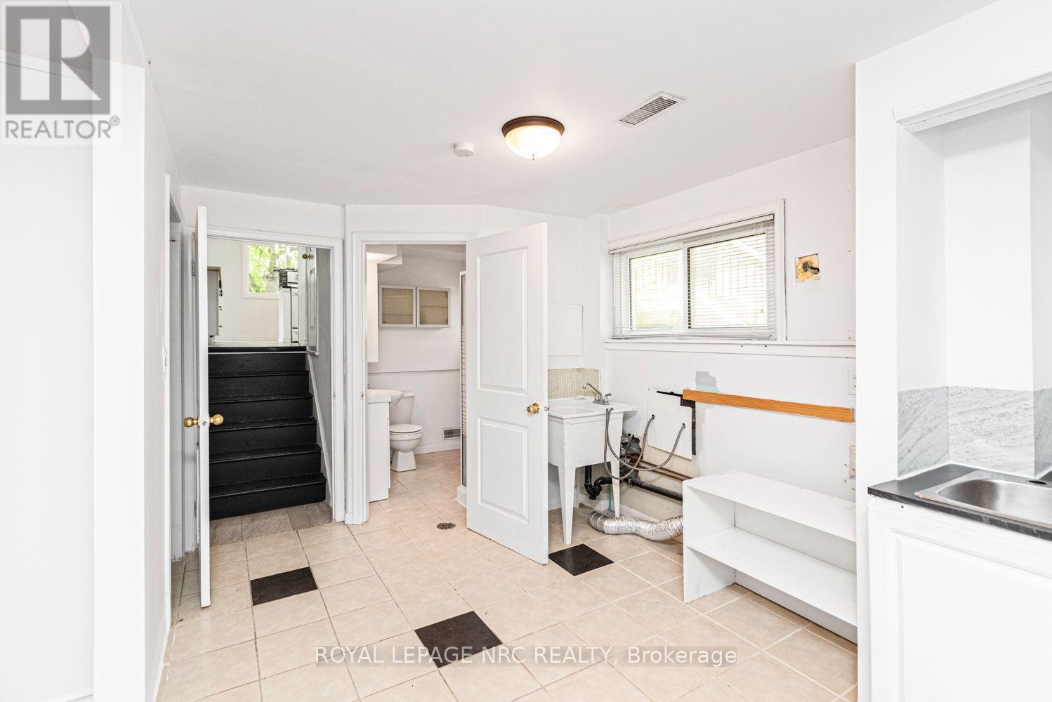 












100 MOUNTAIN AVENUE N

,
Hamilton (Stoney Creek),




Ontario
L8G3P7

