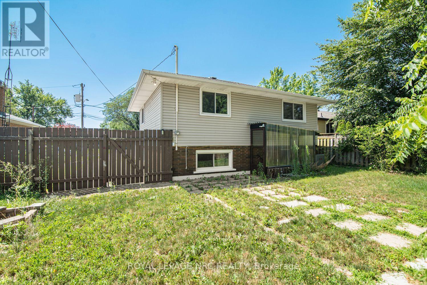 












100 MOUNTAIN AVENUE N

,
Hamilton (Stoney Creek),




Ontario
L8G3P7

