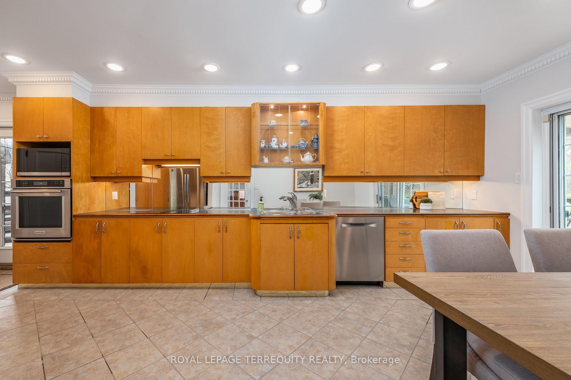 









223


Riverside

Drive,
Toronto,




ON
M6S 4A8

