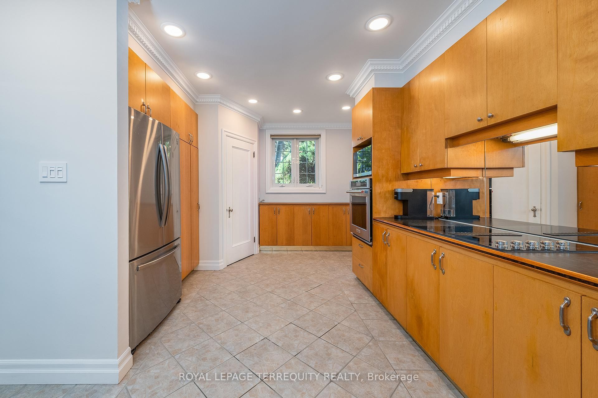 









223


Riverside

Drive,
Toronto,




ON
M6S 4A8

