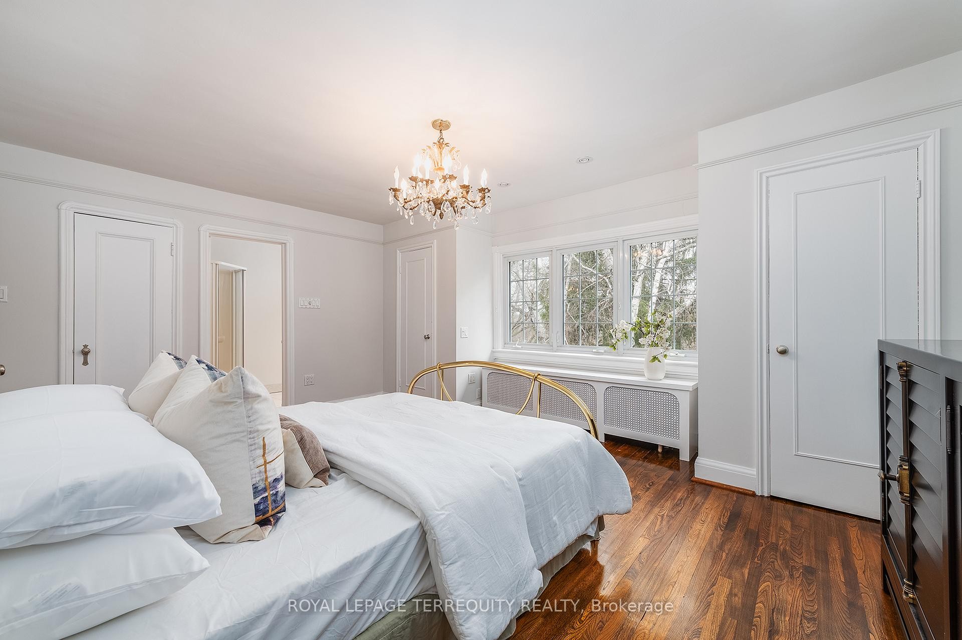 









223


Riverside

Drive,
Toronto,




ON
M6S 4A8

