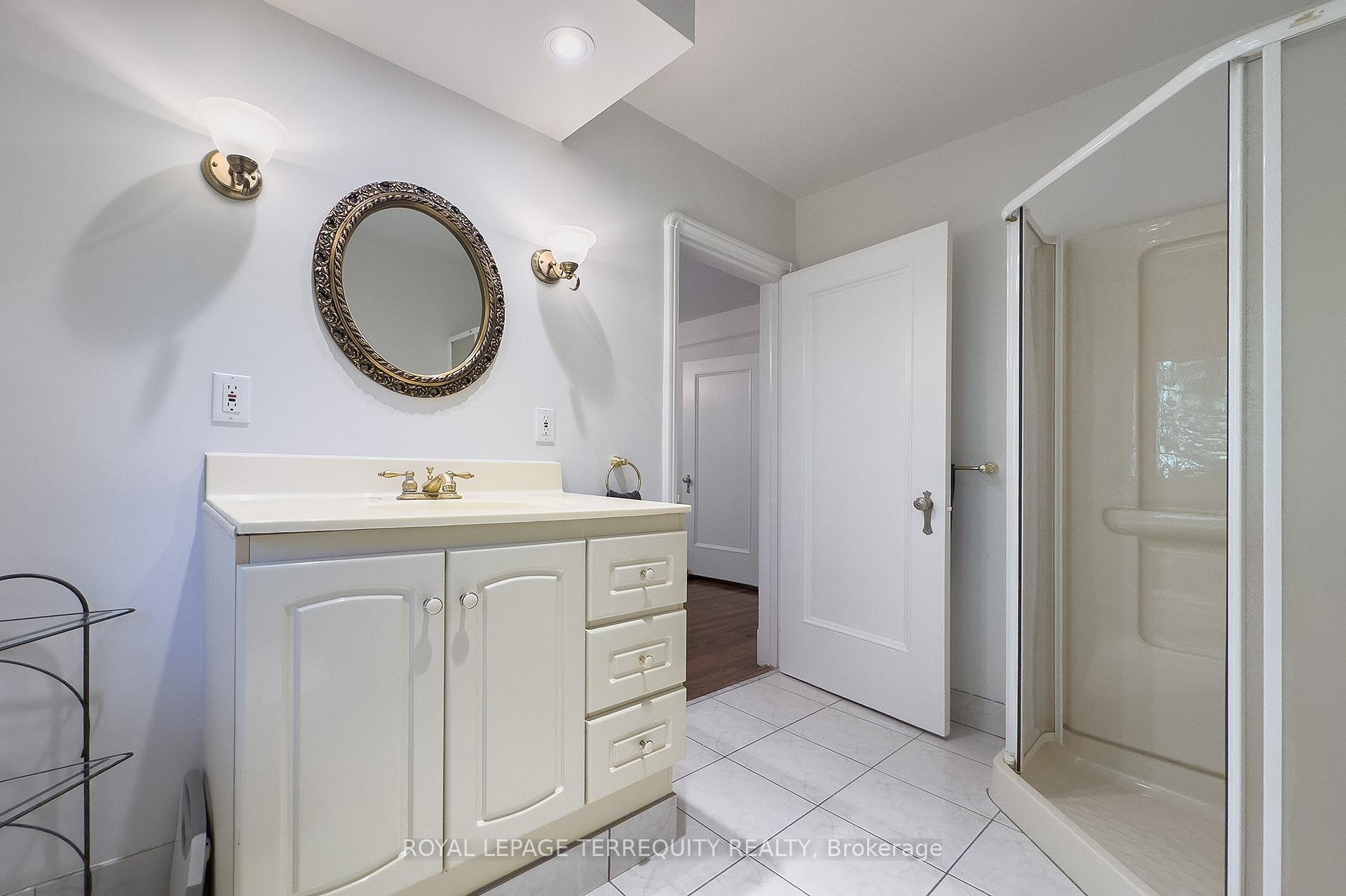 









223


Riverside

Drive,
Toronto,




ON
M6S 4A8


