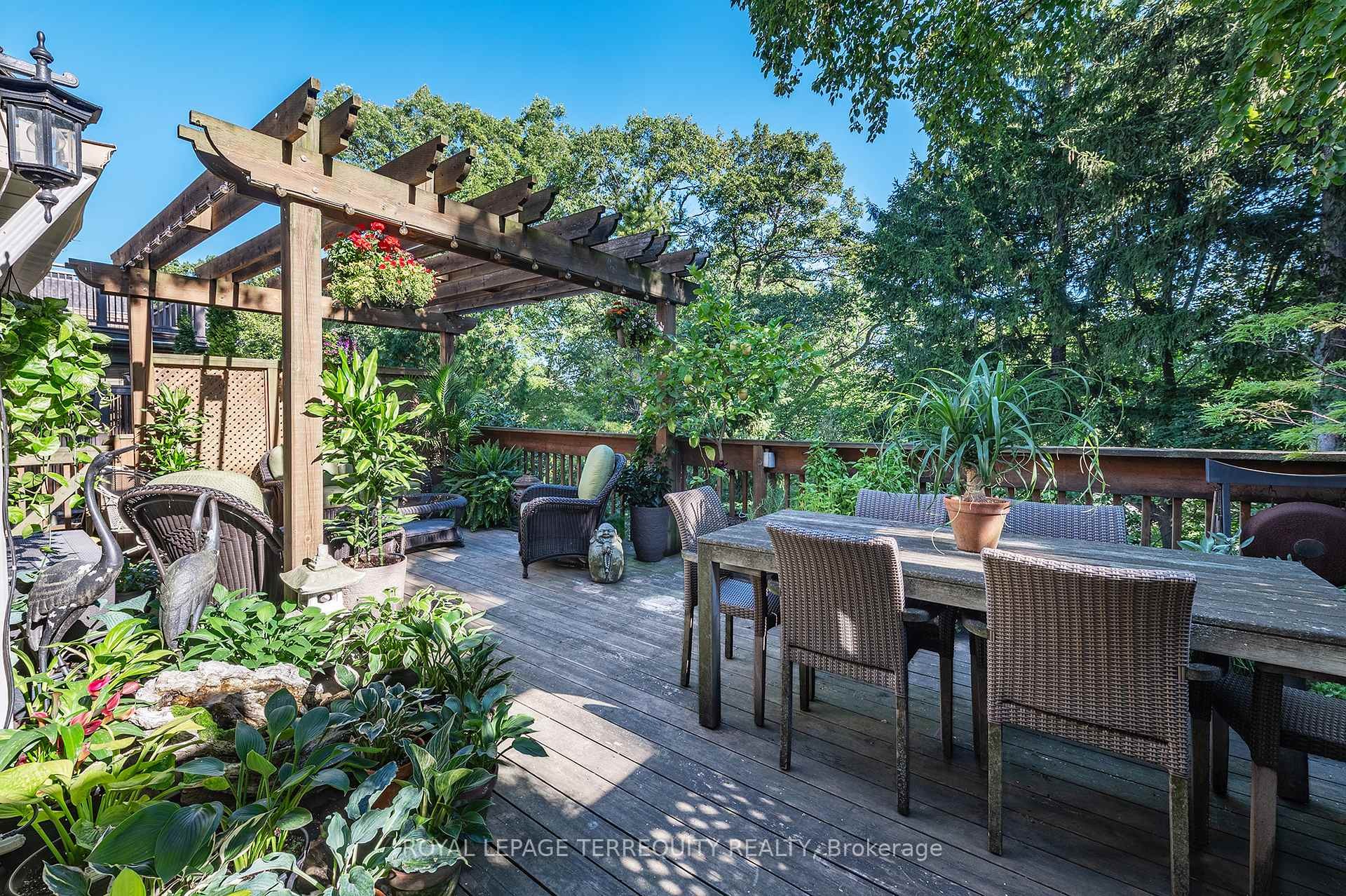 









223


Riverside

Drive,
Toronto,




ON
M6S 4A8

