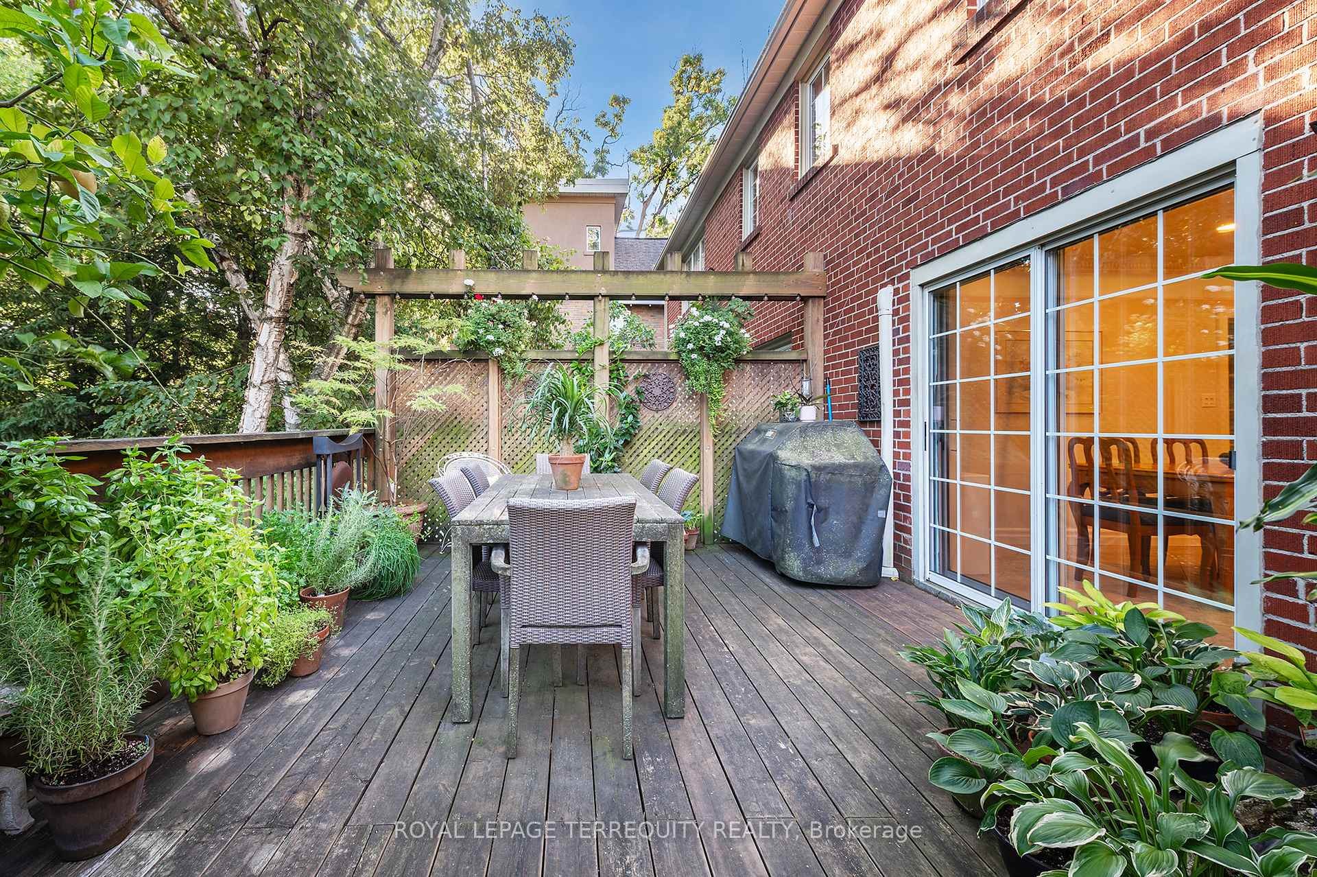 









223


Riverside

Drive,
Toronto,




ON
M6S 4A8

