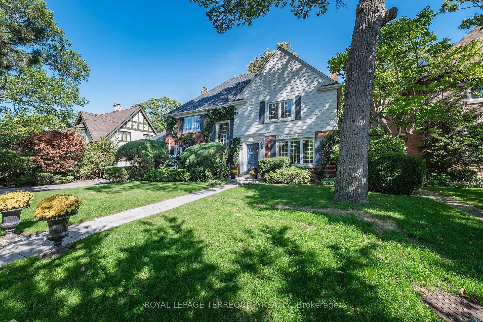 









223


Riverside

Drive,
Toronto,




ON
M6S 4A8


