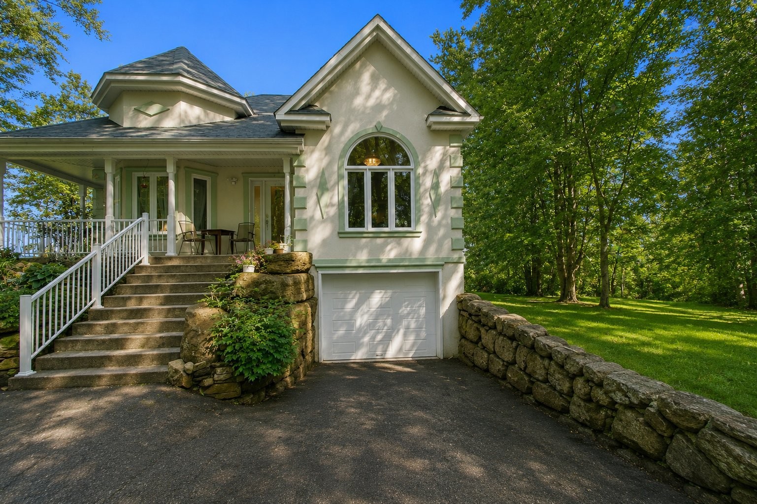 









1255


Rue des Pionniers

,
Saint-André-d'Argenteuil,




QC
J0V1X0

