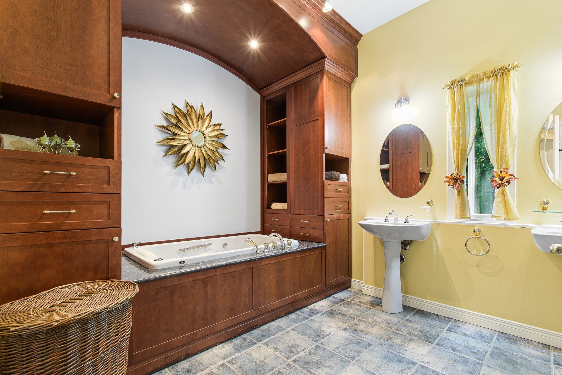 









1255


Rue des Pionniers

,
Saint-André-d'Argenteuil,




QC
J0V1X0

