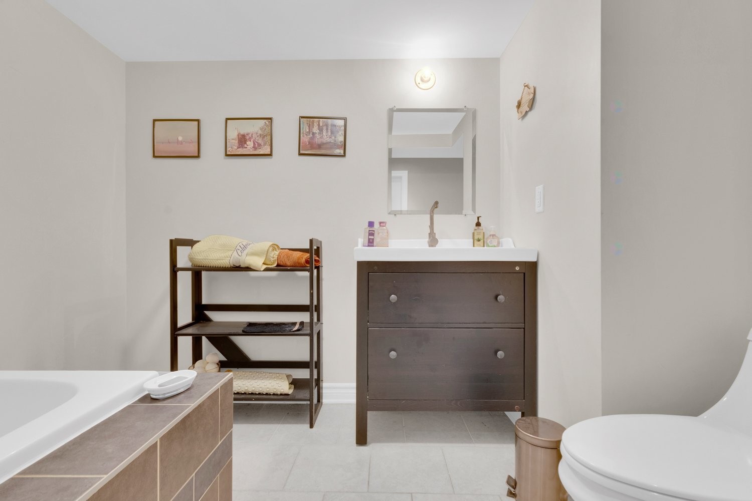 









1018


Ch. des Nations

,
Sainte-Anne-des-Lacs,




QC
J0R1B0

