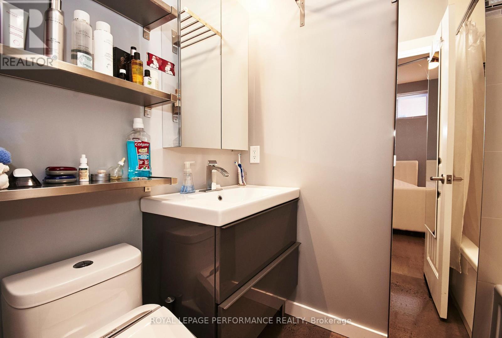 












UNIT B - 82 THIRD AVENUE

,
Ottawa,




Ontario
K1S2J8

