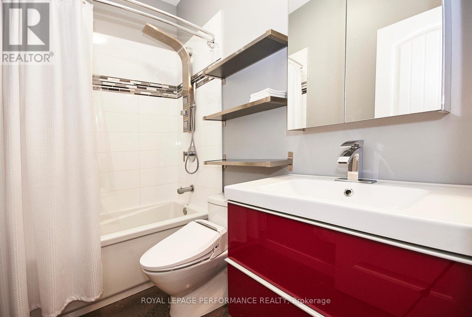 












UNIT B - 82 THIRD AVENUE

,
Ottawa,




Ontario
K1S2J8

