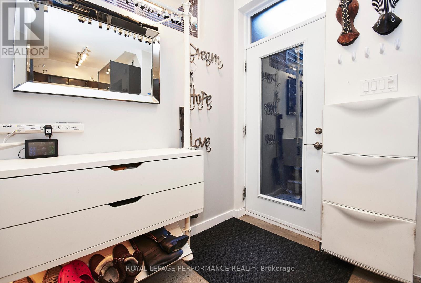 












UNIT B - 82 THIRD AVENUE

,
Ottawa,




Ontario
K1S2J8

