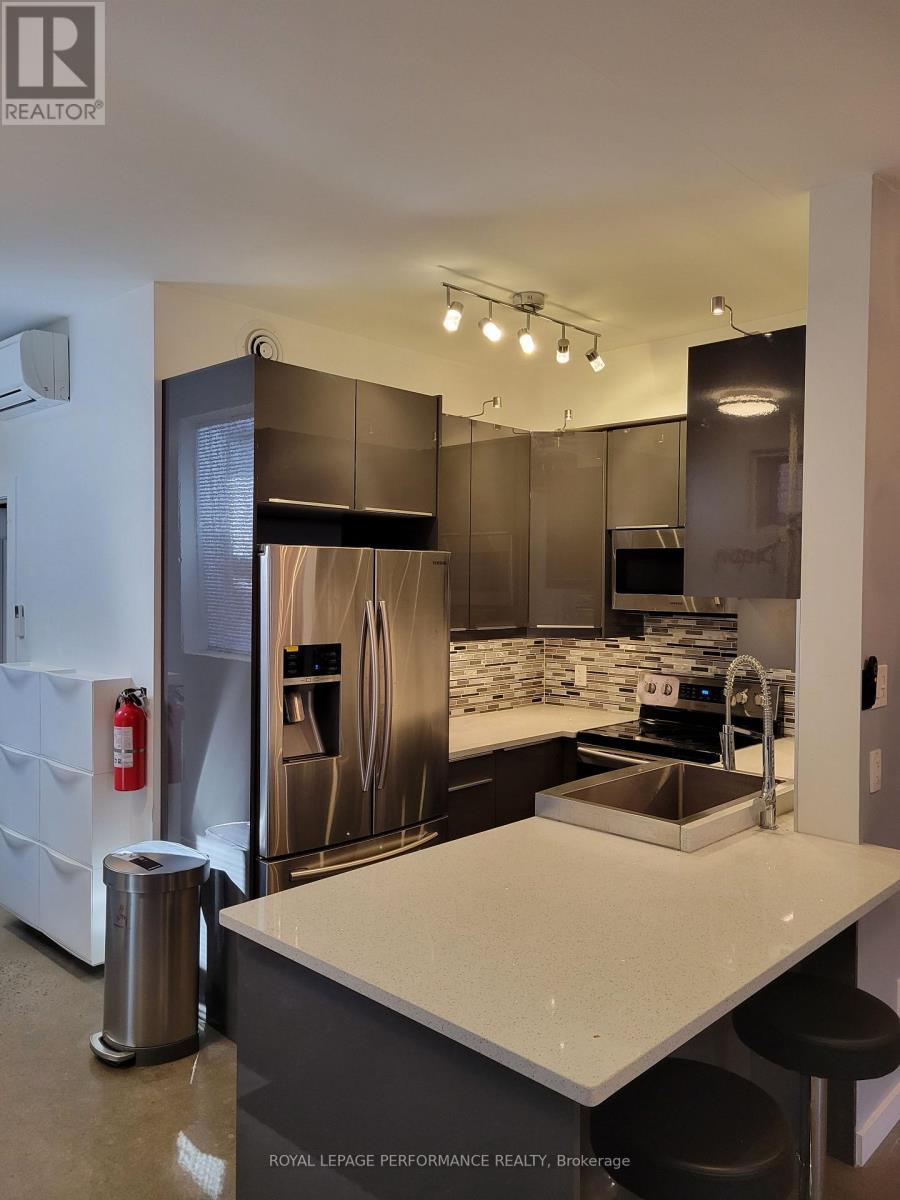 












UNIT B - 82 THIRD AVENUE

,
Ottawa,




Ontario
K1S2J8

