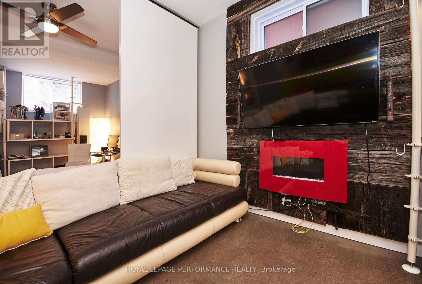 












UNIT B - 82 THIRD AVENUE

,
Ottawa,




Ontario
K1S2J8

