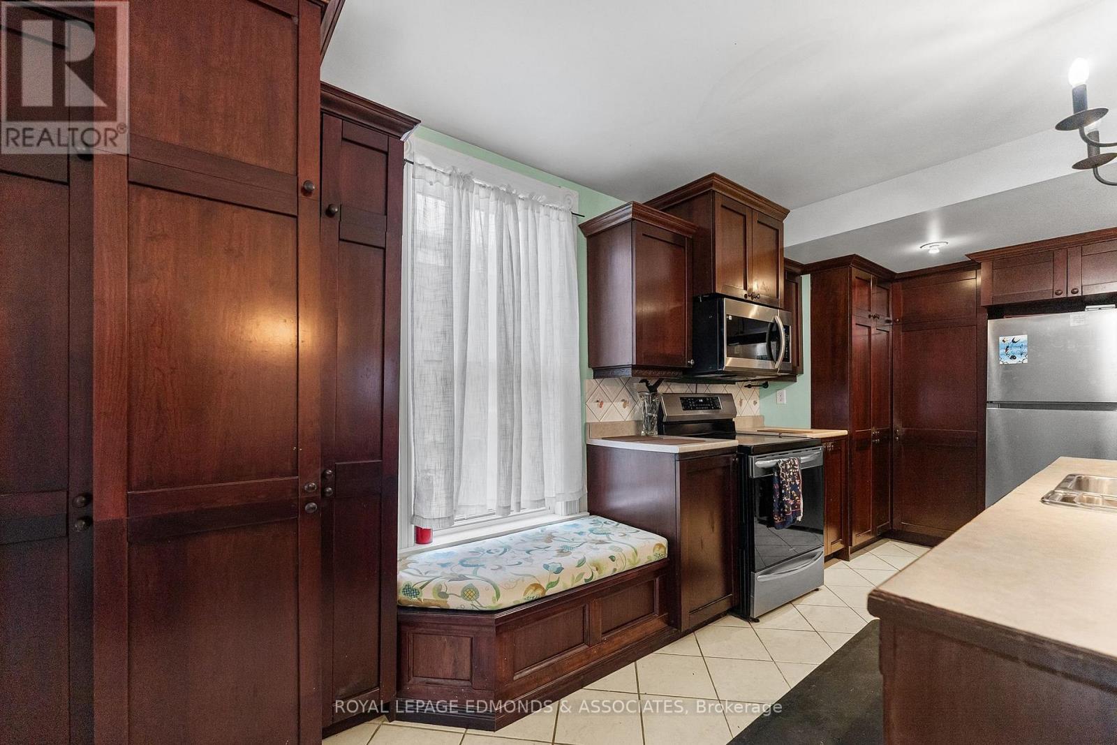 












146 MARY STREET

,
Pembroke,




Ontario
K8A5V6

