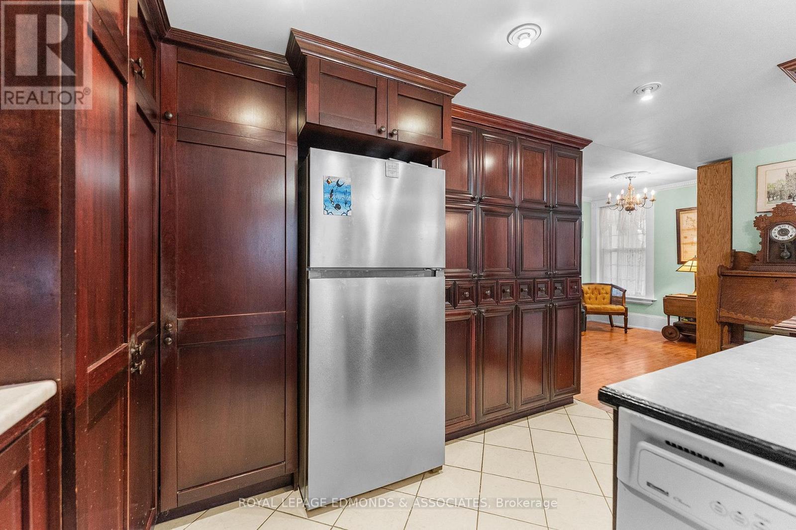 












146 MARY STREET

,
Pembroke,




Ontario
K8A5V6

