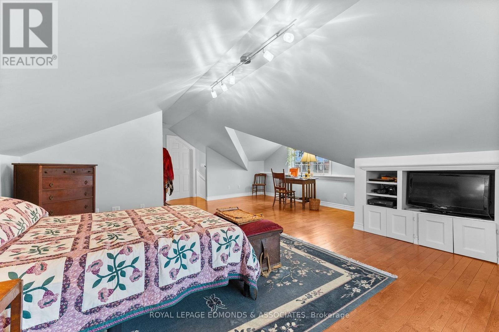 












146 MARY STREET

,
Pembroke,




Ontario
K8A5V6

