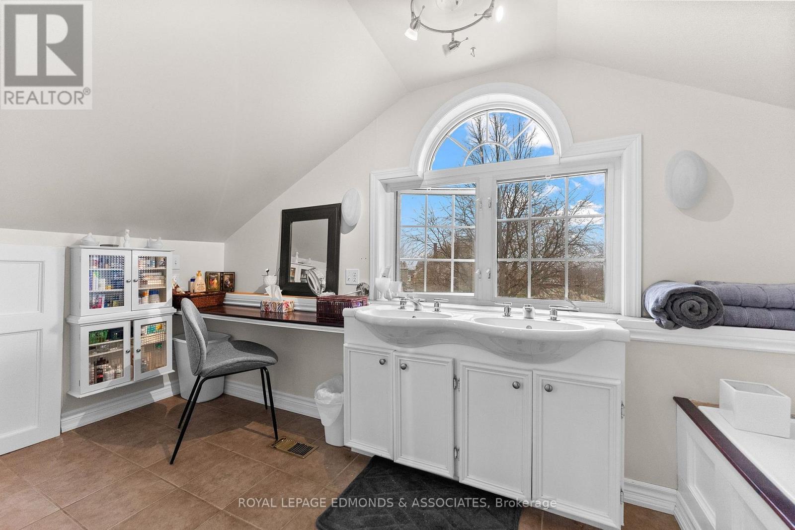 












146 MARY STREET

,
Pembroke,




Ontario
K8A5V6

