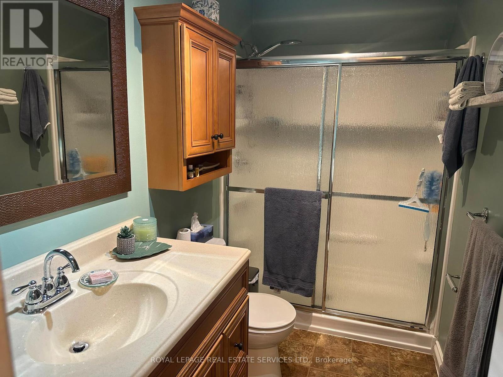 












UPPER - 172 QUEEN STREET

,
New Tecumseth,




Ontario
L9R1K2

