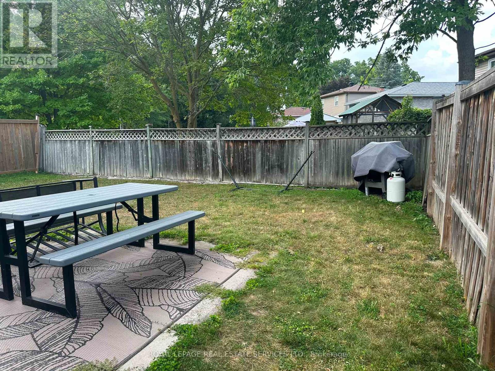 












UPPER - 172 QUEEN STREET

,
New Tecumseth,




Ontario
L9R1K2

