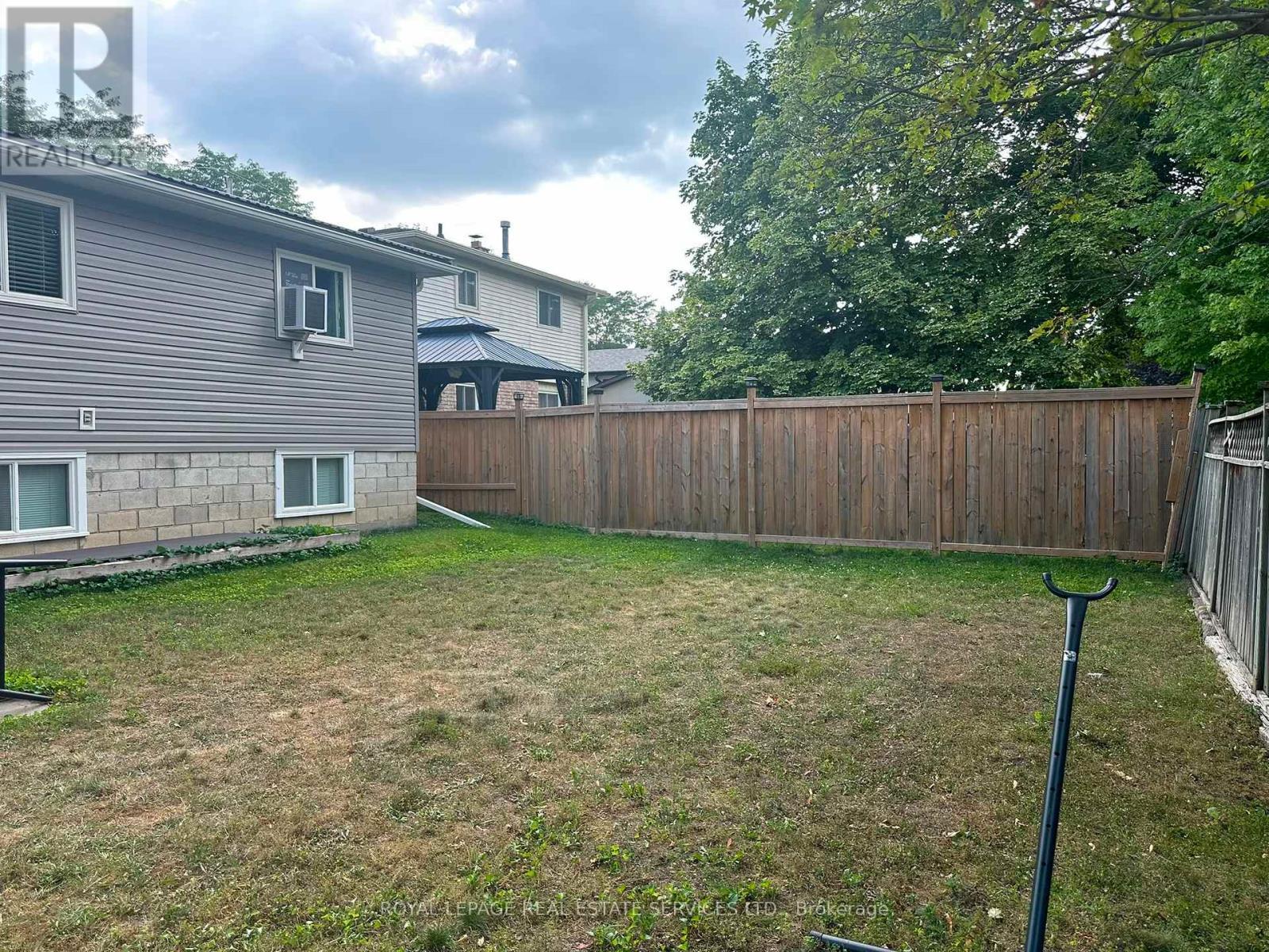 












UPPER - 172 QUEEN STREET

,
New Tecumseth,




Ontario
L9R1K2

