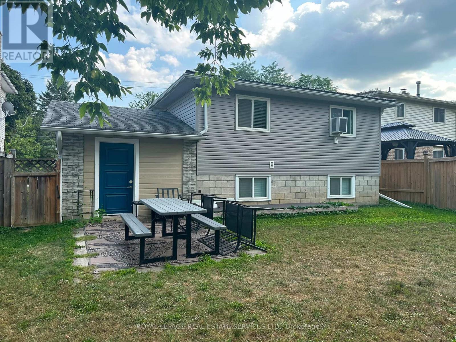 












UPPER - 172 QUEEN STREET

,
New Tecumseth,




Ontario
L9R1K2

