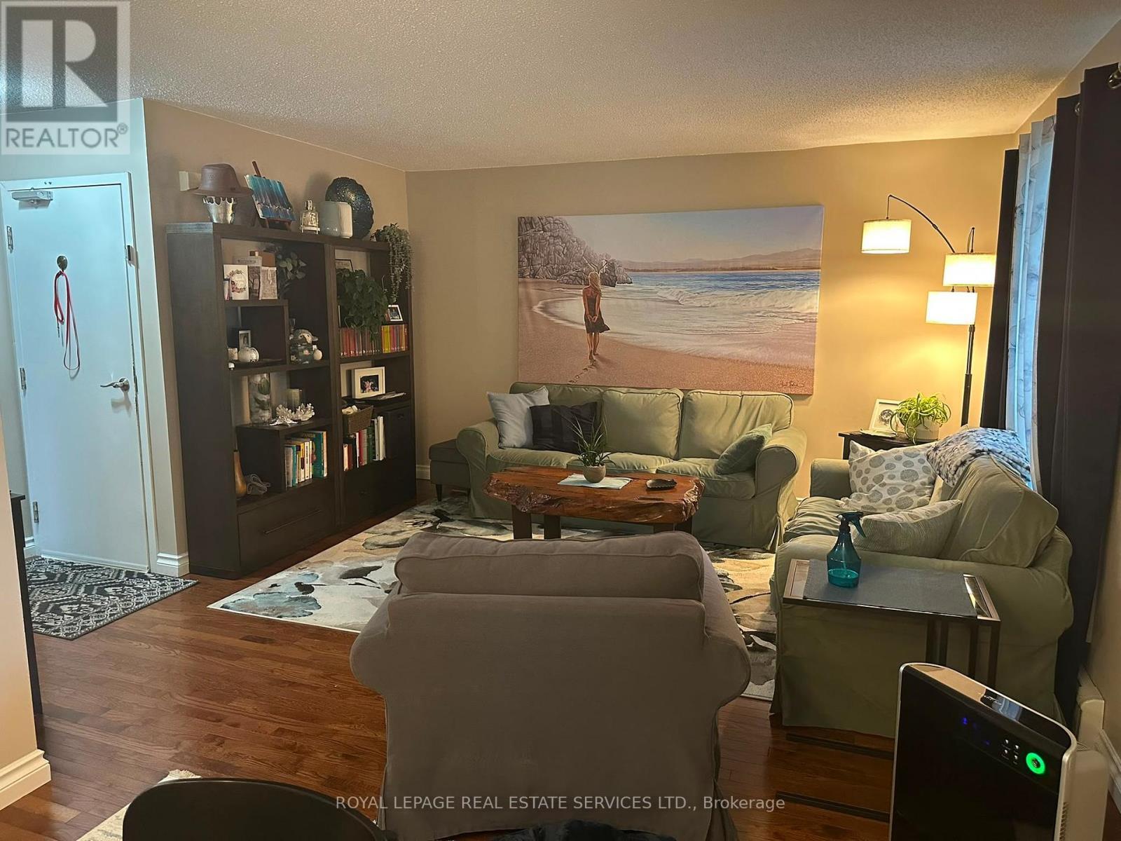 












UPPER - 172 QUEEN STREET

,
New Tecumseth,




Ontario
L9R1K2

