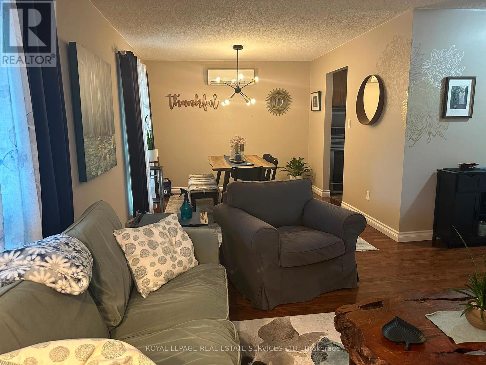 












UPPER - 172 QUEEN STREET

,
New Tecumseth,




Ontario
L9R1K2


