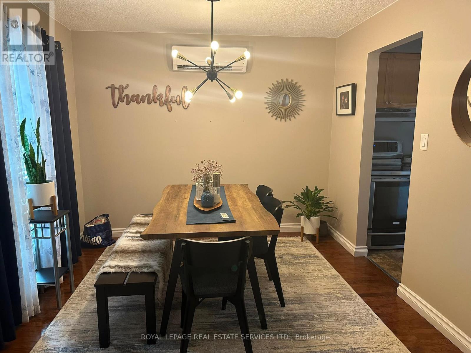 












UPPER - 172 QUEEN STREET

,
New Tecumseth,




Ontario
L9R1K2

