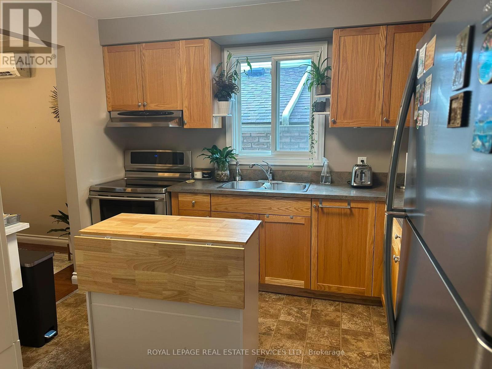 












UPPER - 172 QUEEN STREET

,
New Tecumseth,




Ontario
L9R1K2

