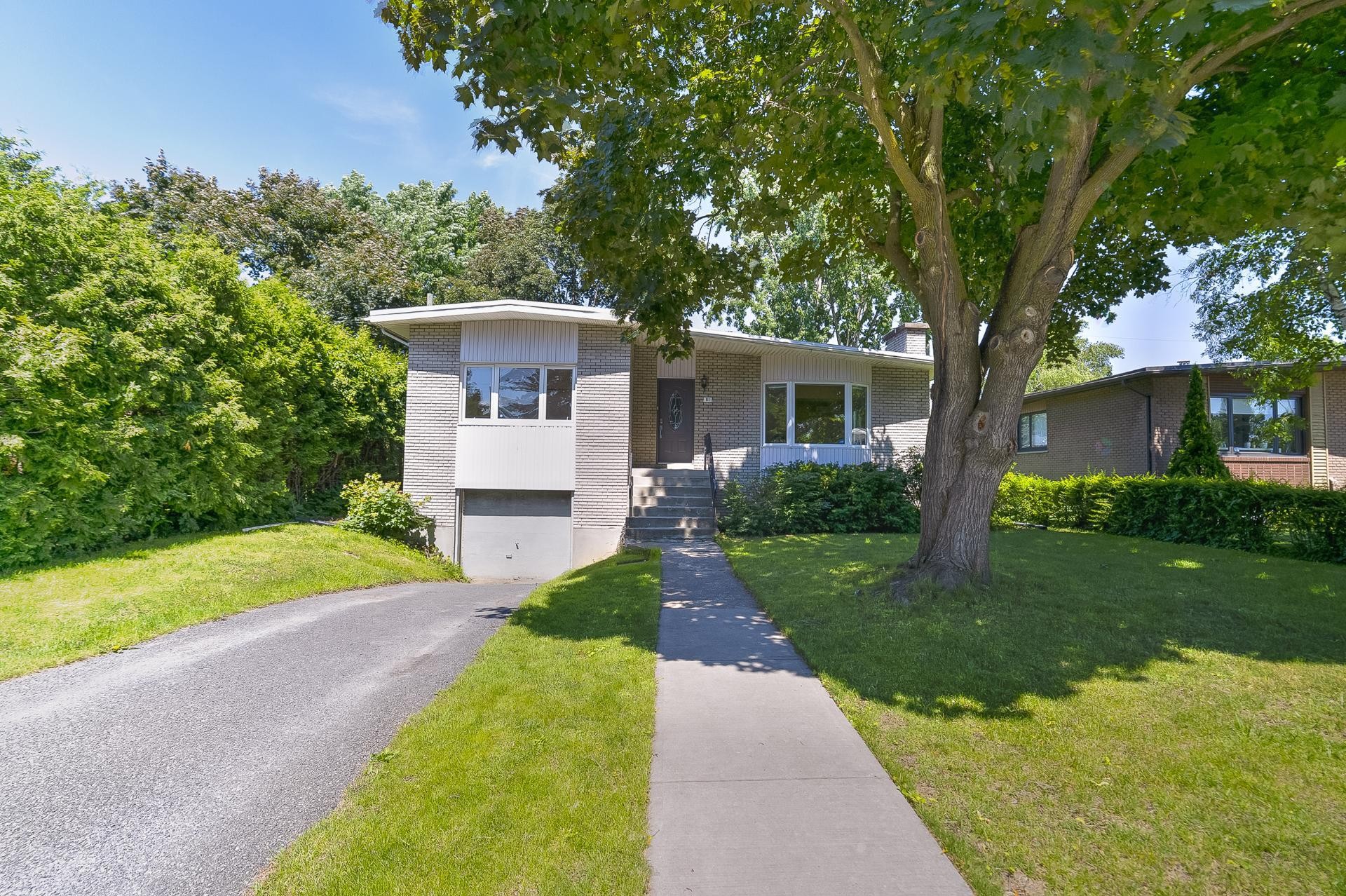 









61


Rue Pendale

,
Longueuil (Greenfield Park),




QC
J4V2V9

