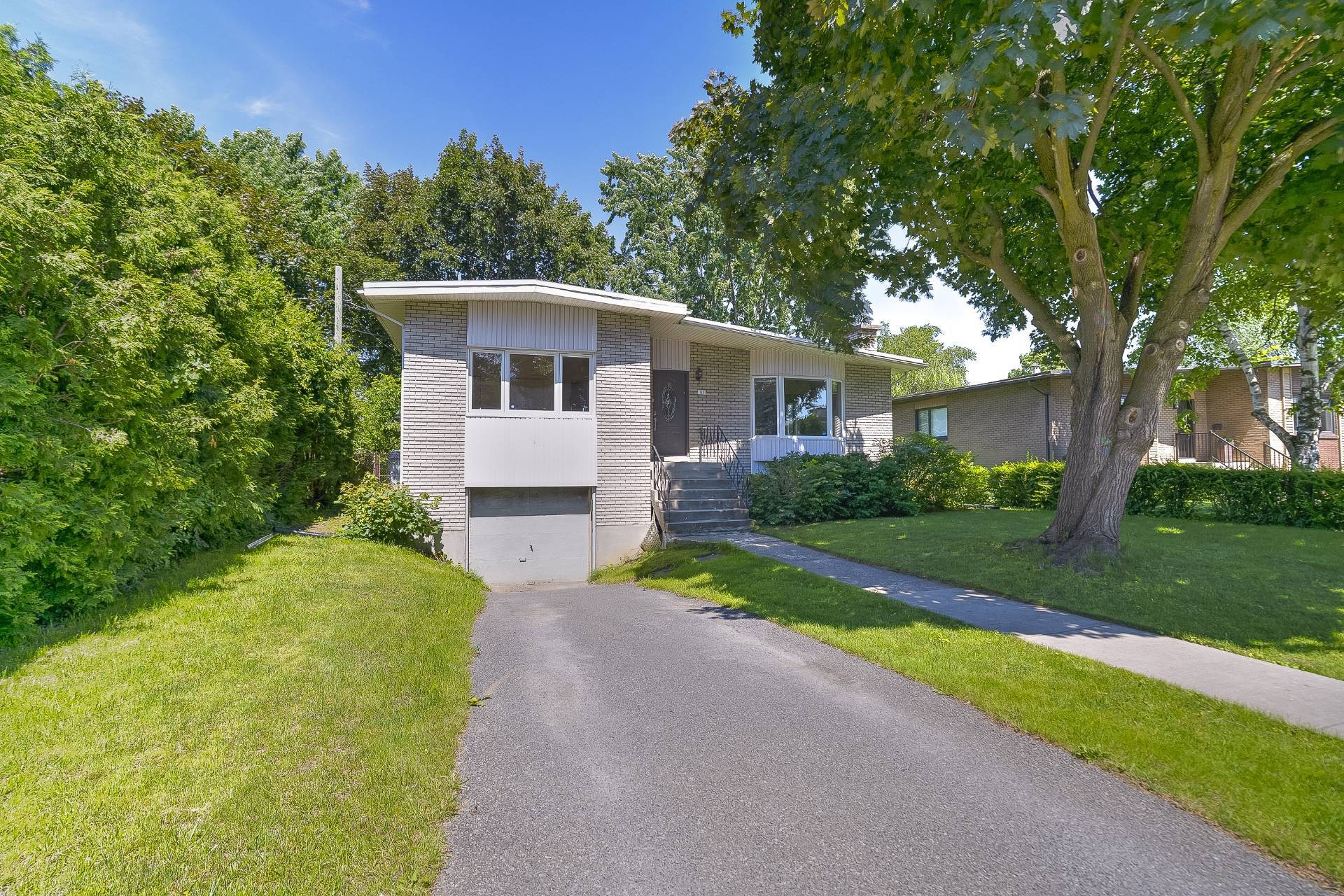 









61


Rue Pendale

,
Longueuil (Greenfield Park),




QC
J4V2V9

