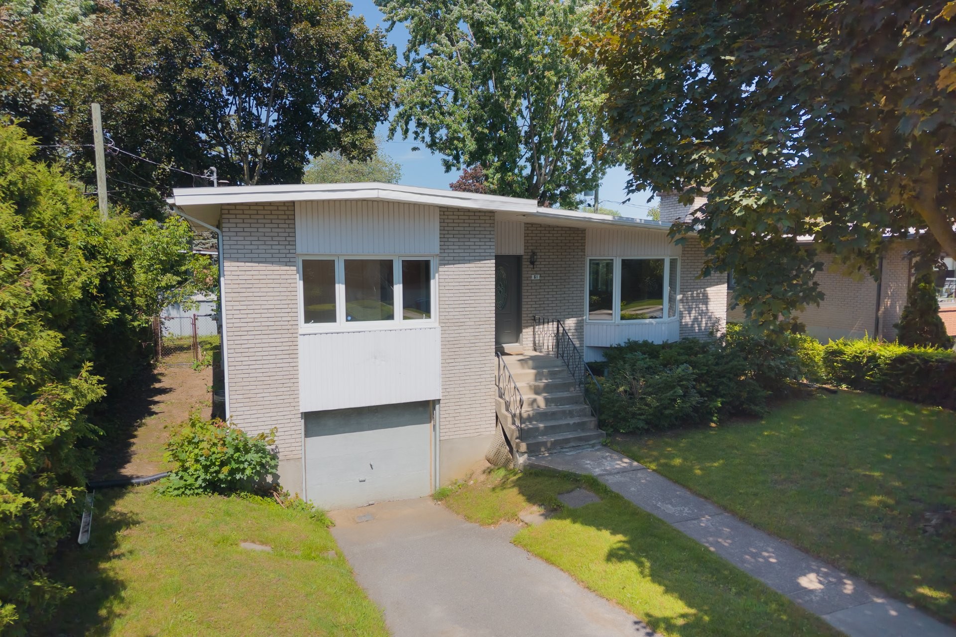 









61


Rue Pendale

,
Longueuil (Greenfield Park),




QC
J4V2V9

