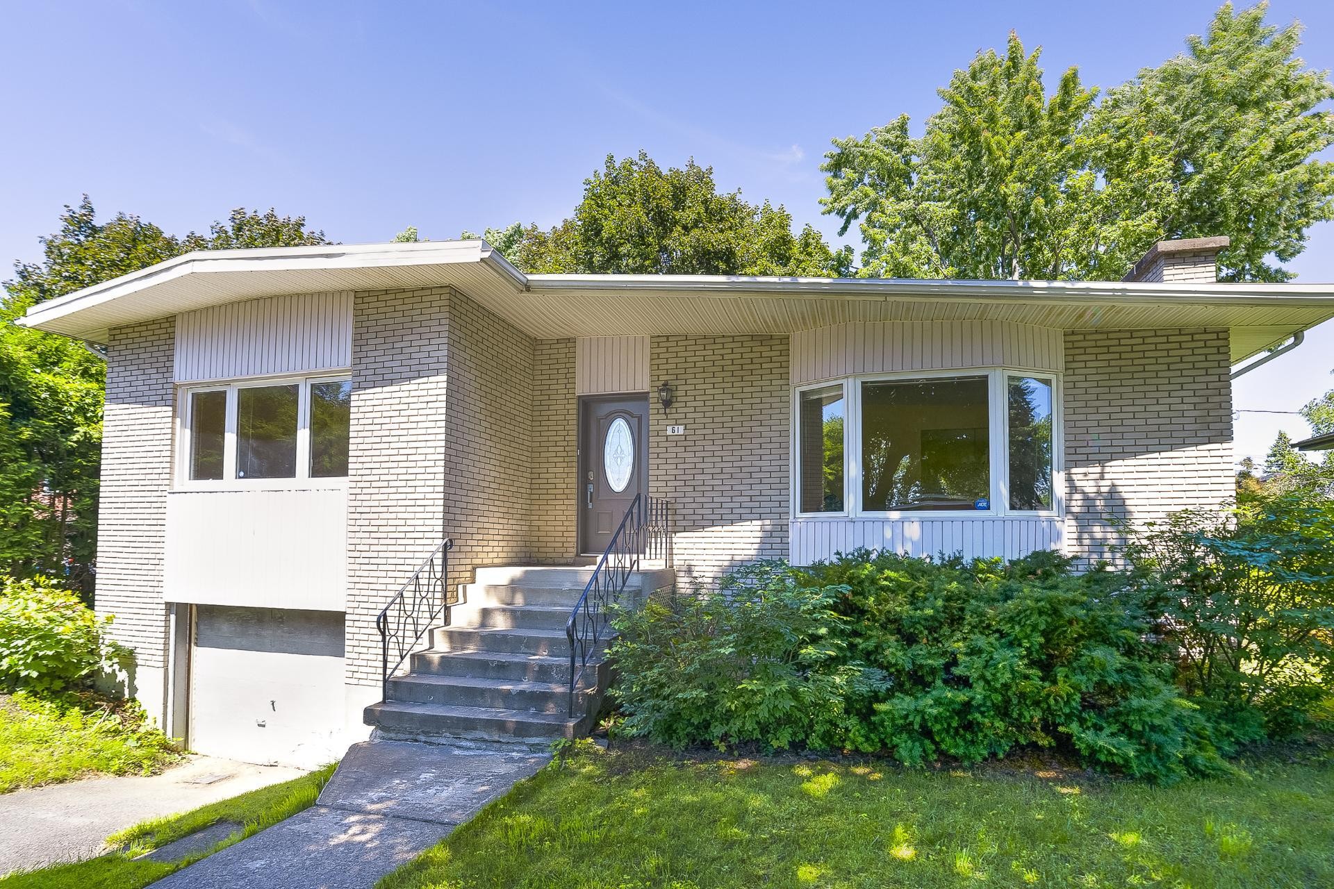 









61


Rue Pendale

,
Longueuil (Greenfield Park),




QC
J4V2V9

