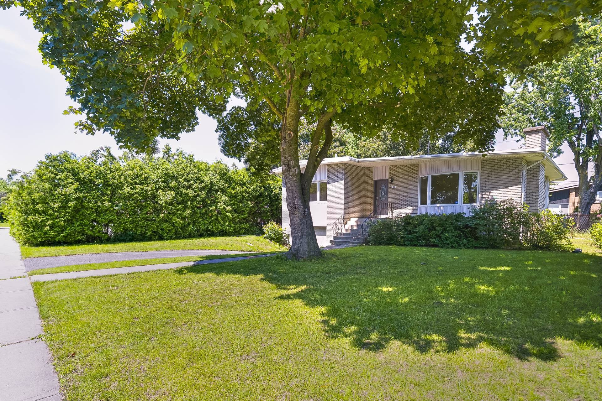 









61


Rue Pendale

,
Longueuil (Greenfield Park),




QC
J4V2V9


