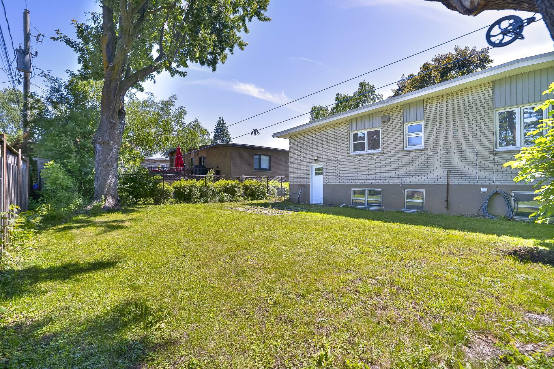 









61


Rue Pendale

,
Longueuil (Greenfield Park),




QC
J4V2V9

