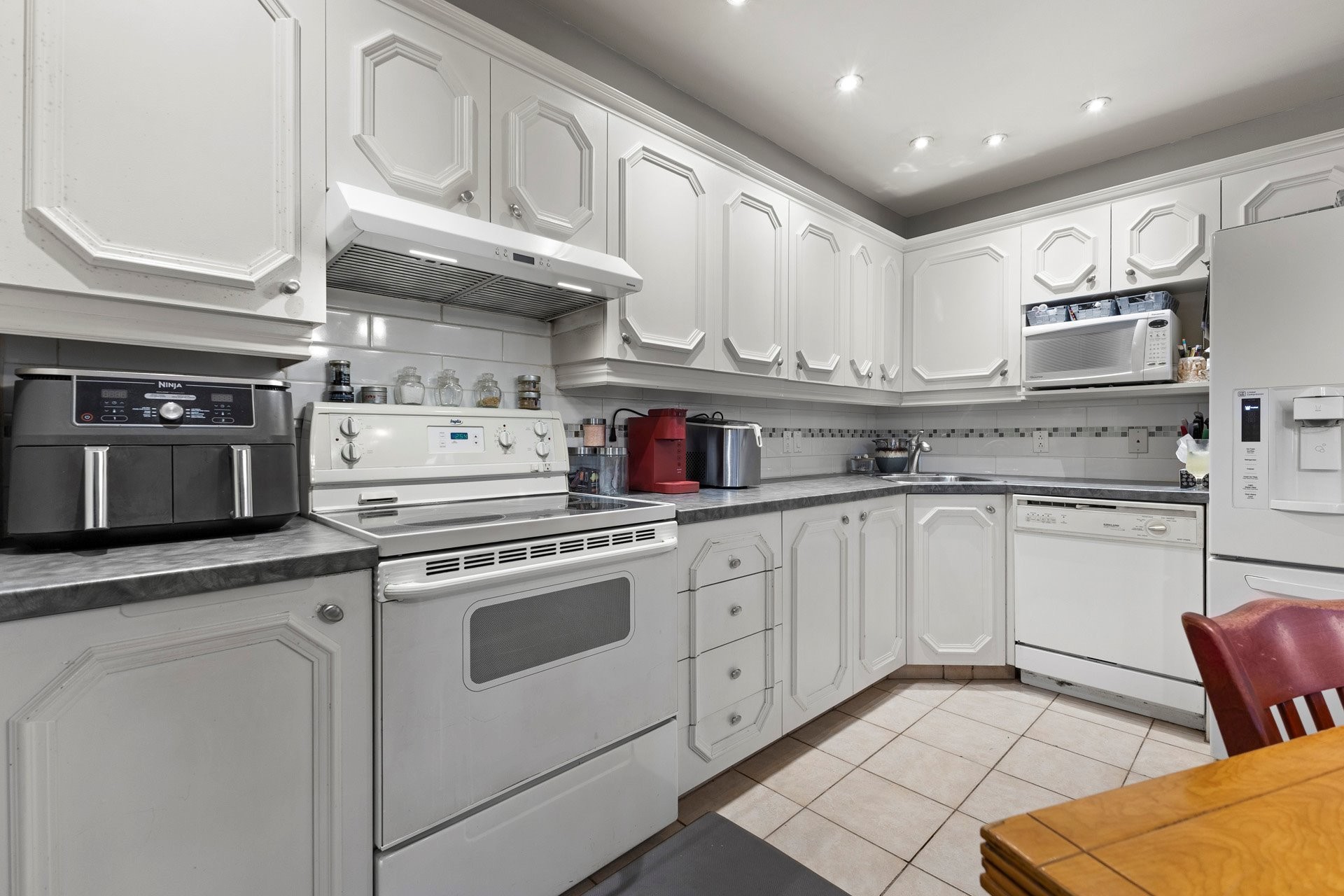 









296


12e Avenue

,
Saint-Zotique,




QC
J0P1Z0

