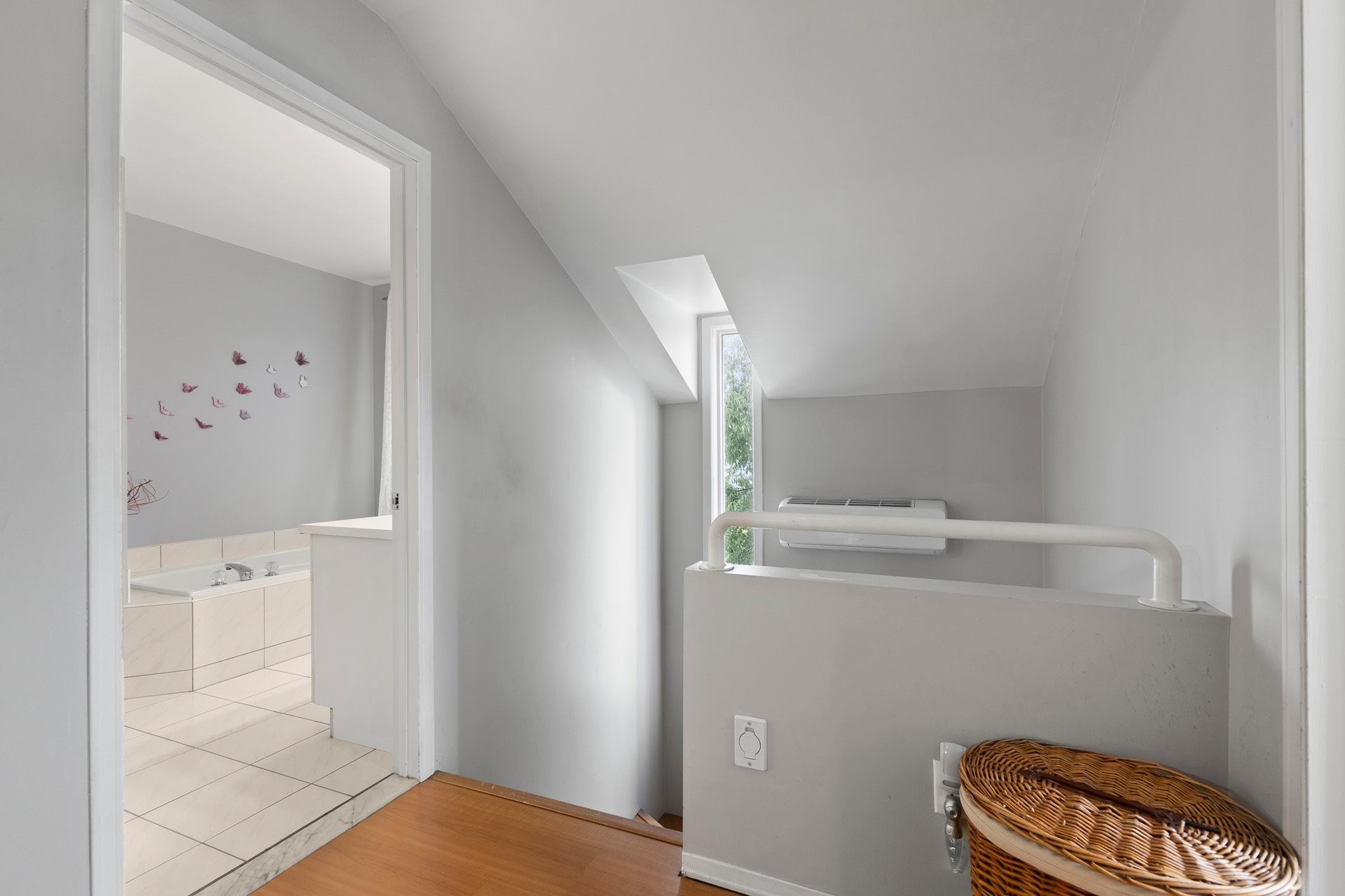 









296


12e Avenue

,
Saint-Zotique,




QC
J0P1Z0

