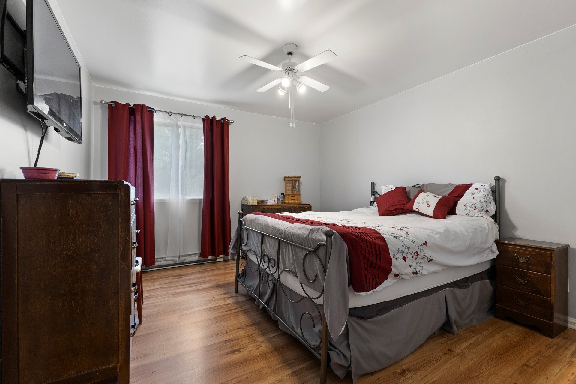 









296


12e Avenue

,
Saint-Zotique,




QC
J0P1Z0

