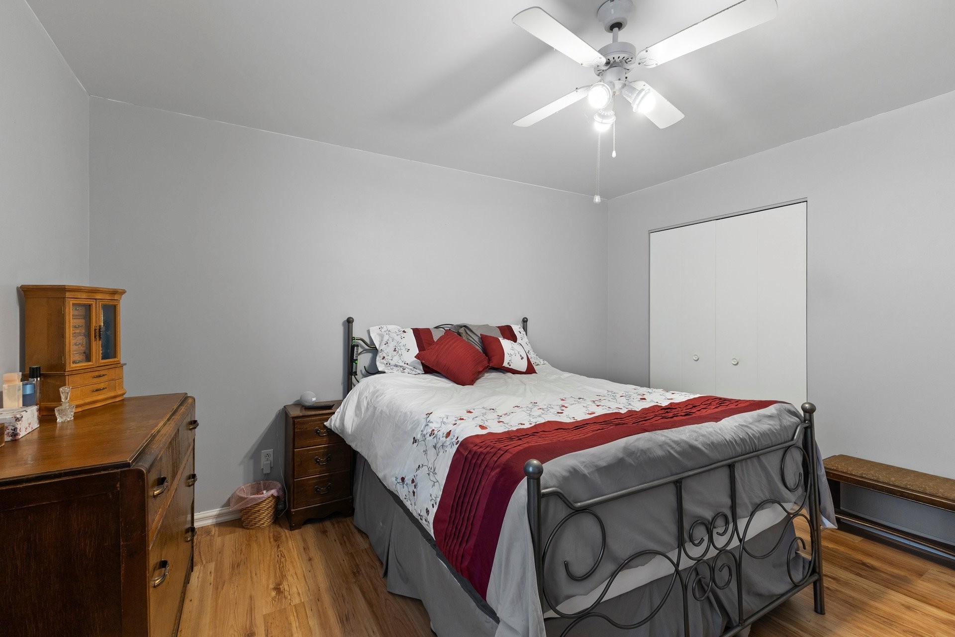 









296


12e Avenue

,
Saint-Zotique,




QC
J0P1Z0

