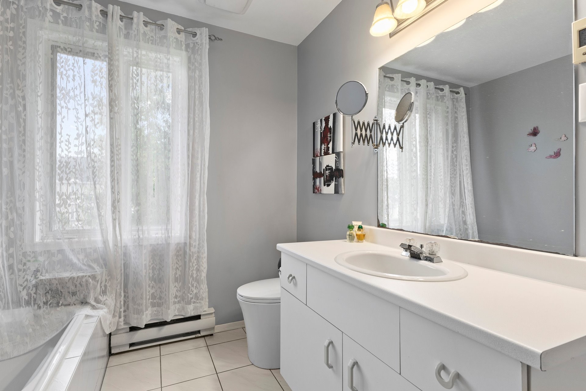 









296


12e Avenue

,
Saint-Zotique,




QC
J0P1Z0

