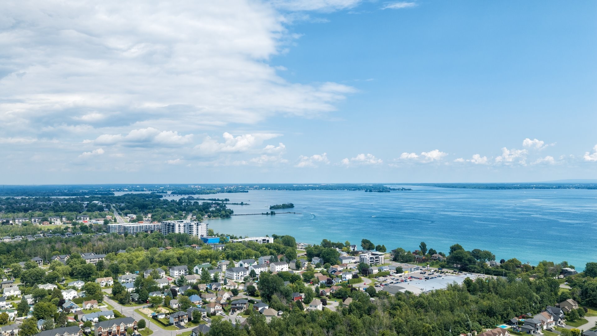 









296


12e Avenue

,
Saint-Zotique,




QC
J0P1Z0

