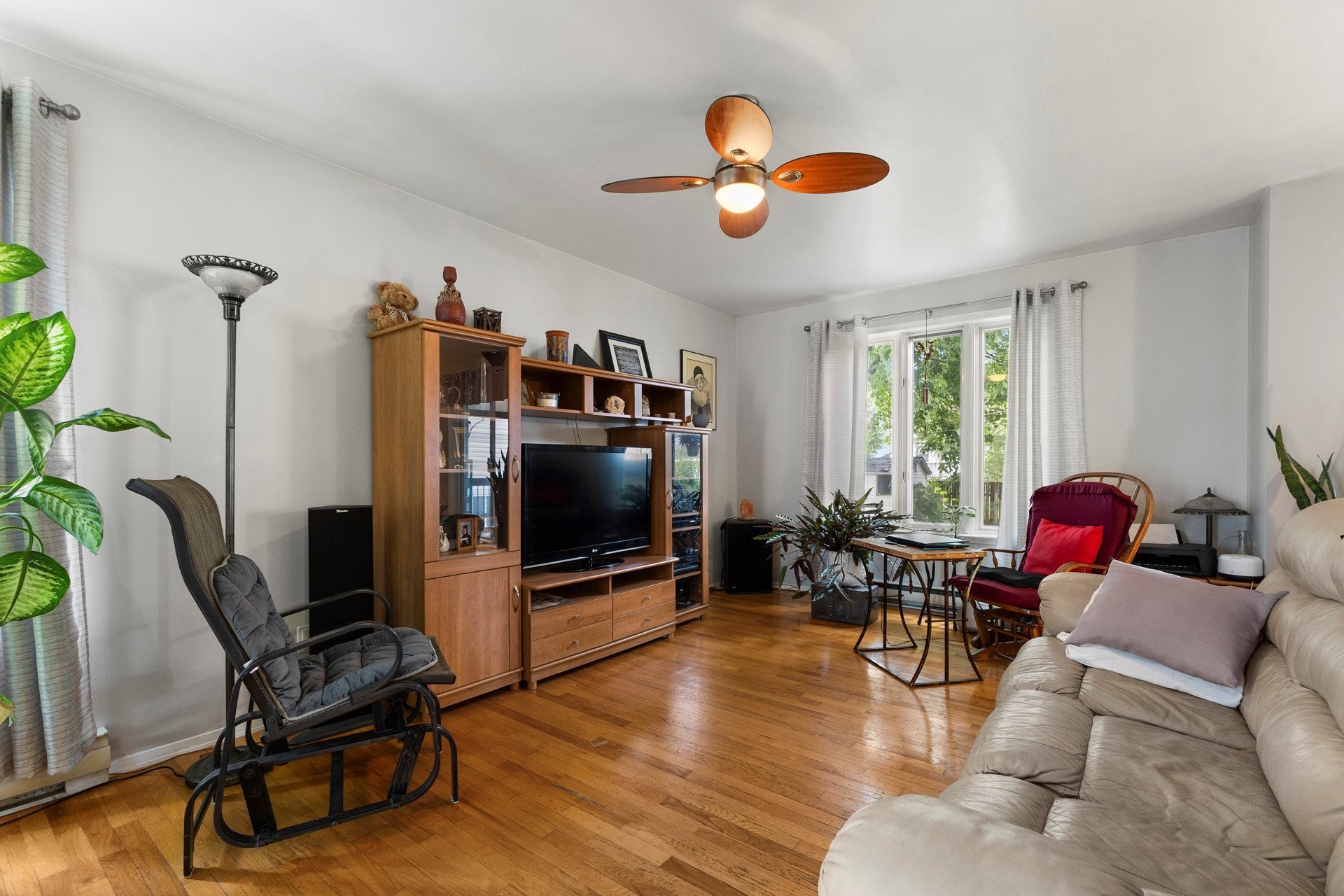 









296


12e Avenue

,
Saint-Zotique,




QC
J0P1Z0

