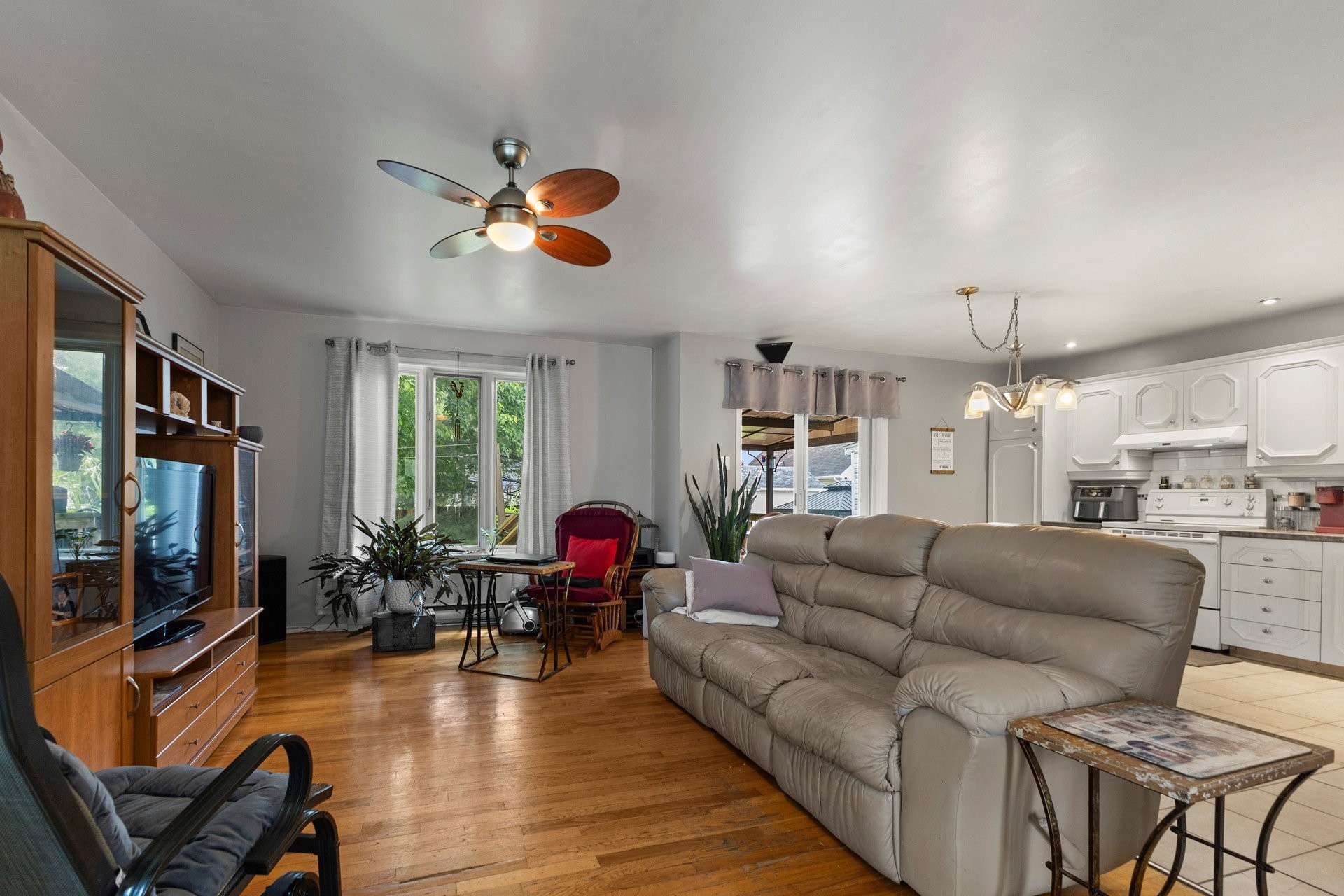 









296


12e Avenue

,
Saint-Zotique,




QC
J0P1Z0

