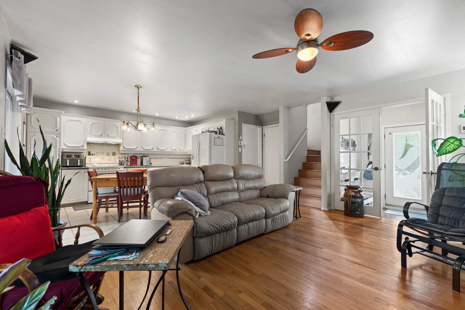 









296


12e Avenue

,
Saint-Zotique,




QC
J0P1Z0

